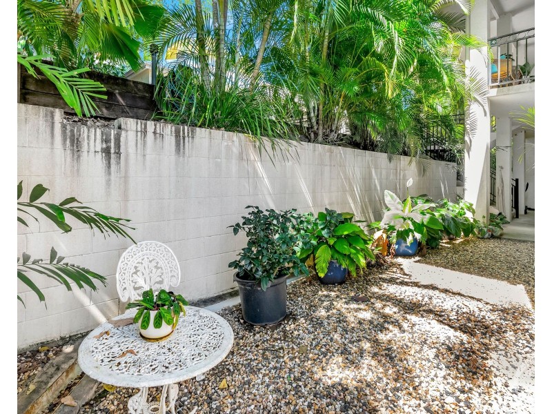 1/106 Moore Street, Trinity Beach QLD 4879