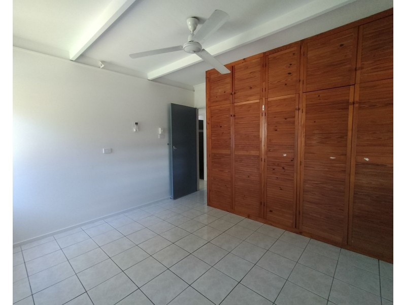 193 Mann Street, Westcourt QLD 4870
