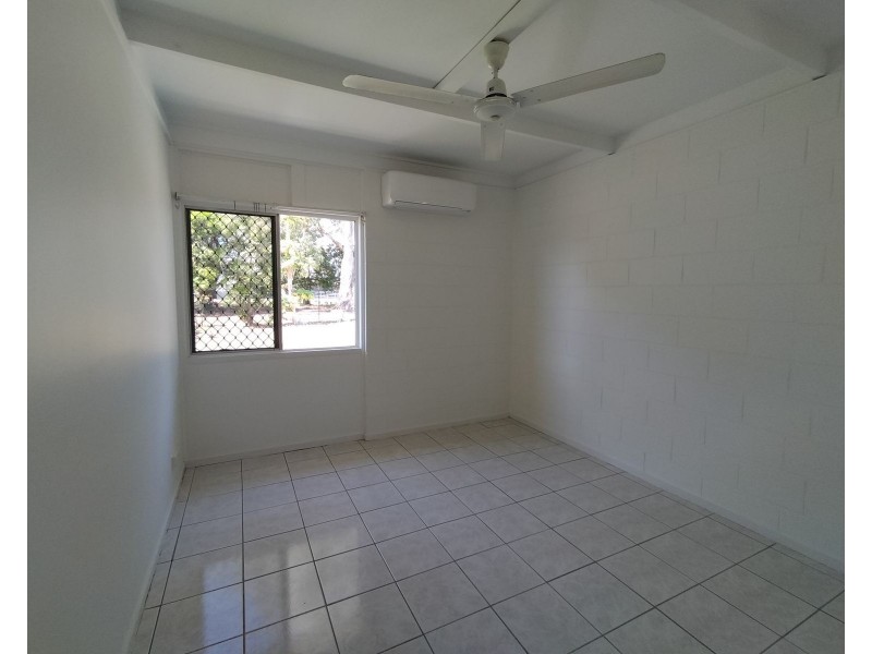 193 Mann Street, Westcourt QLD 4870