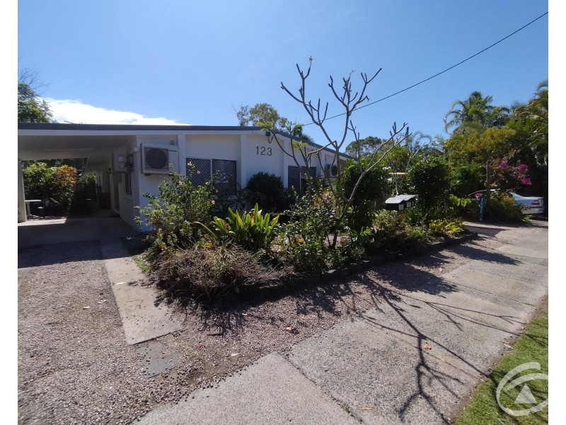 2/123 Oleander Street, Holloways Beach QLD 4878