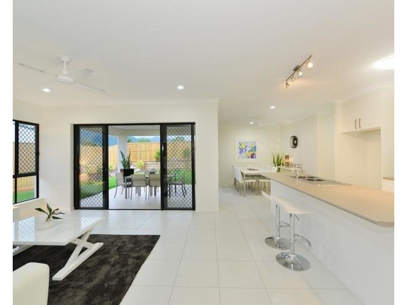 13 Laguna Avenue, Redlynch QLD 4870