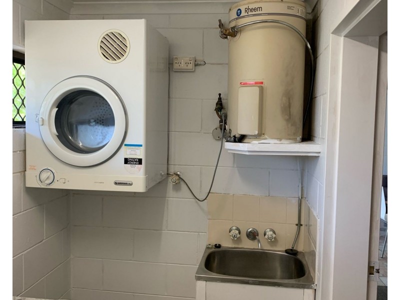 2/5-9 Fisk Street, Westcourt QLD 4870