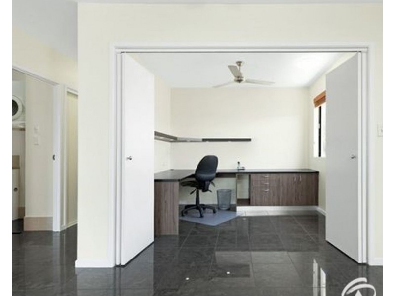 15/351 Lake Street, Cairns North QLD 4870