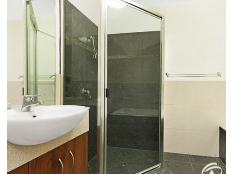 15/351 Lake Street, Cairns North QLD 4870