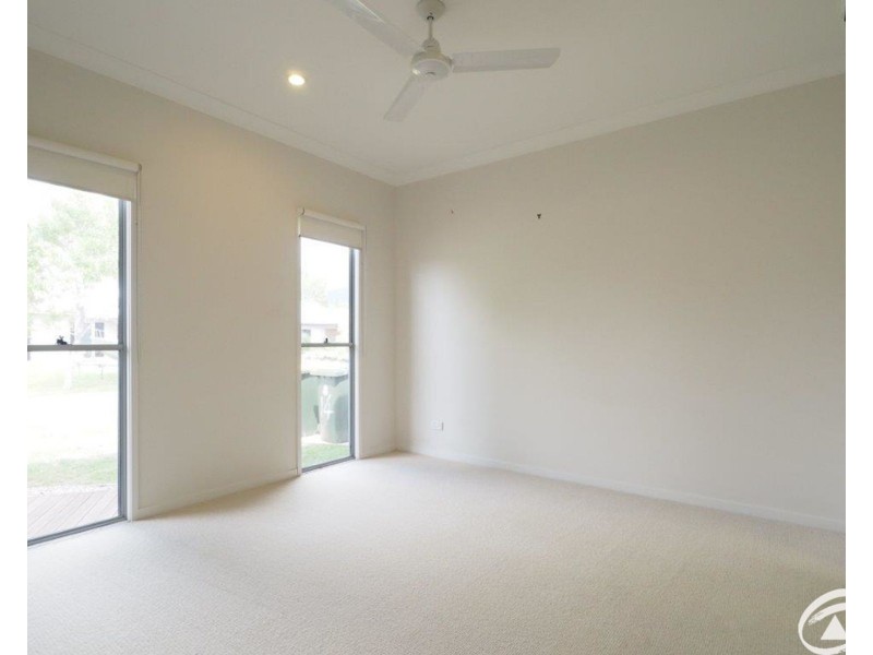 8 Icefire Quay, Trinity Park QLD 4879