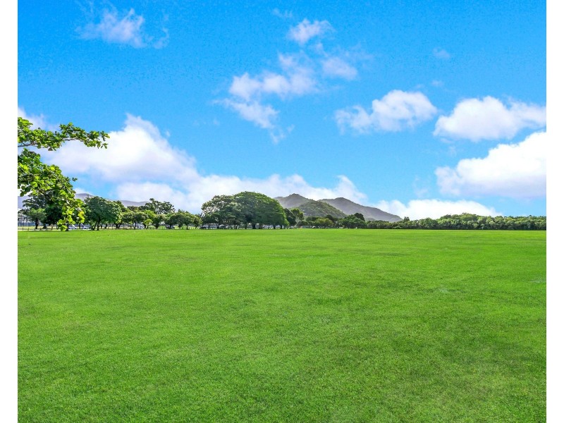 16/293-301 Esplanade, Cairns North QLD 4870
