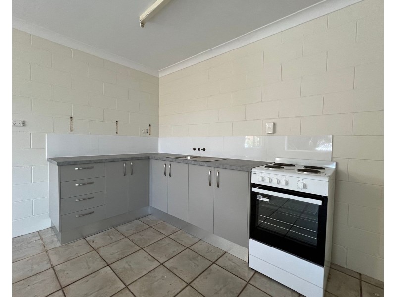 1/83 Mann Street, Westcourt QLD 4870