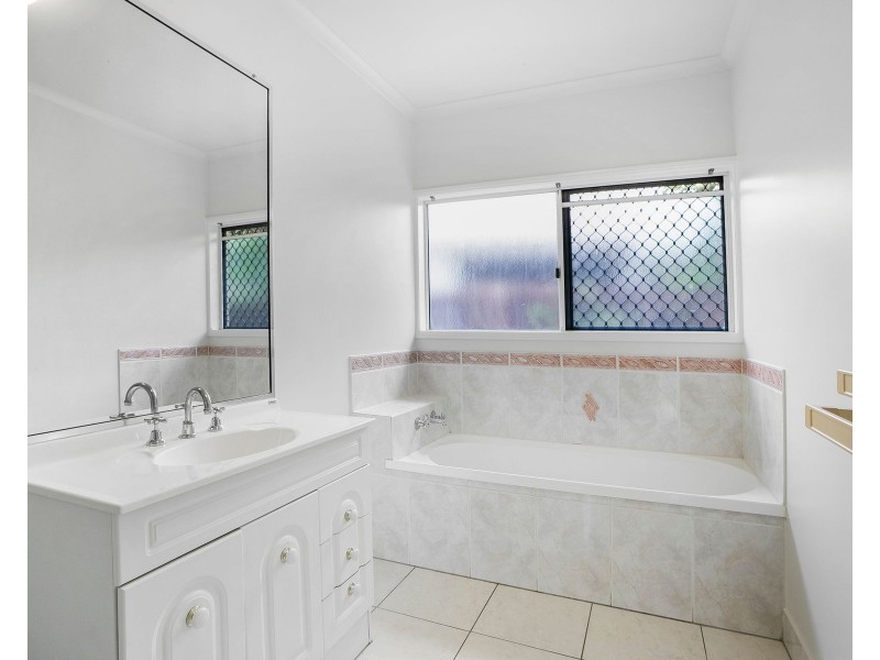 40 Banning Avenue, Brinsmead QLD 4870