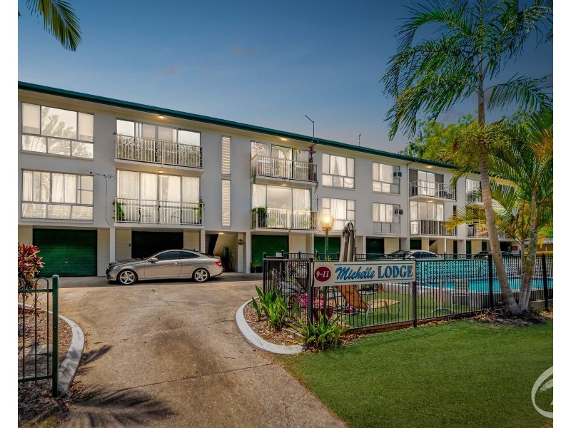 2/9-11 Bouganvillea Street, Holloways Beach QLD 4878
