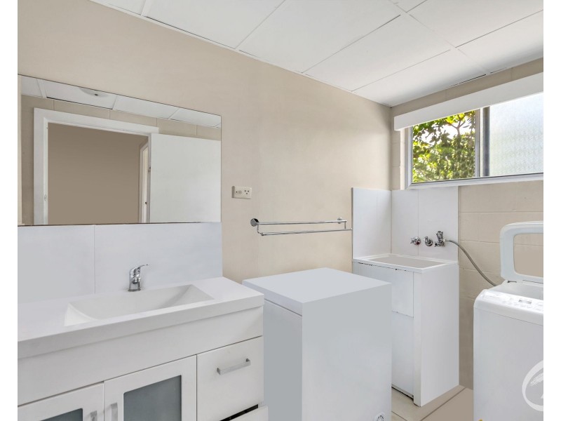 2/9-11 Bouganvillea Street, Holloways Beach QLD 4878