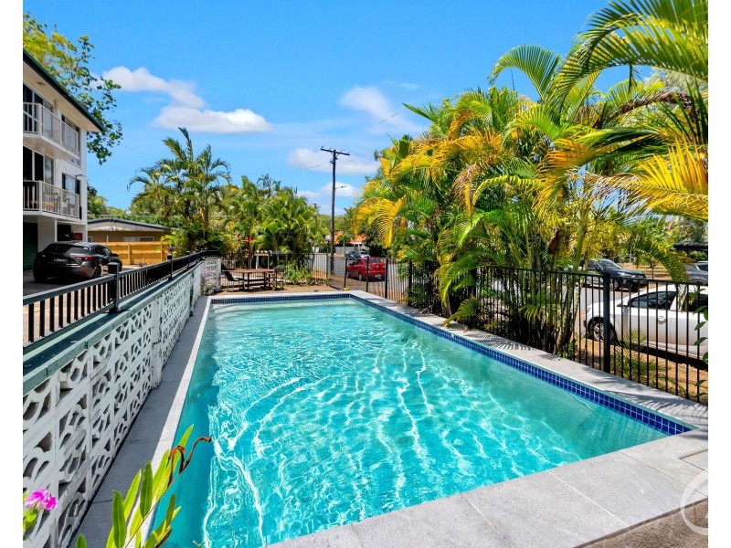 2/9-11 Bouganvillea Street, Holloways Beach QLD 4878