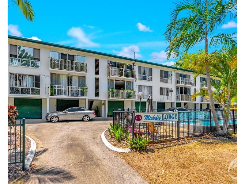 2/9-11 Bouganvillea Street, Holloways Beach QLD 4878