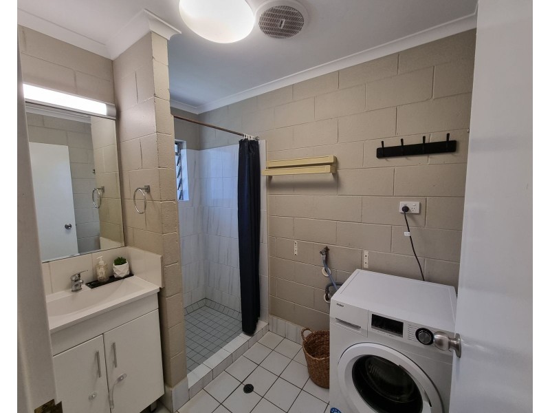 2/379 Mayers Street, Edge Hill QLD 4870