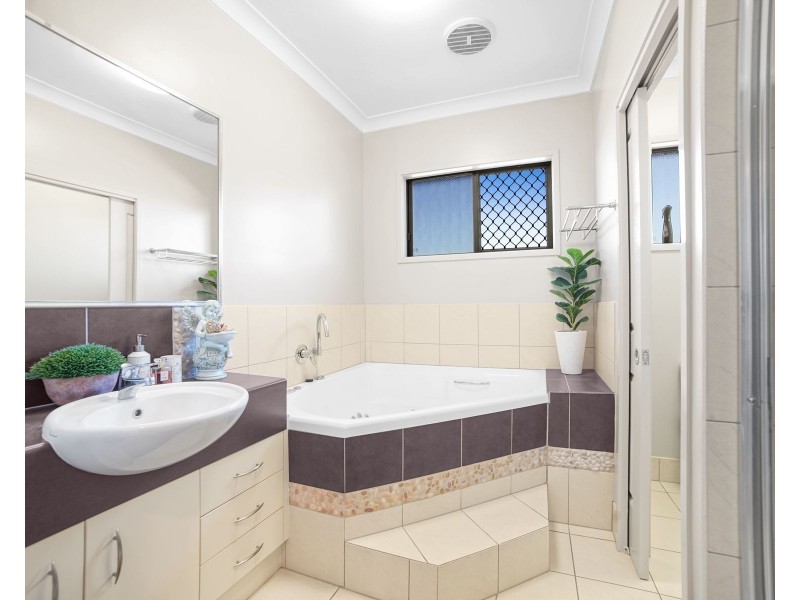 11 Gadaloff Close, Gordonvale QLD 4865