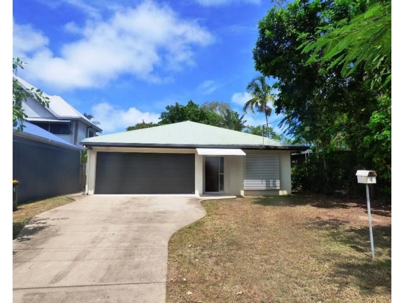 4 Poinsettia Street, Holloways Beach QLD 4878