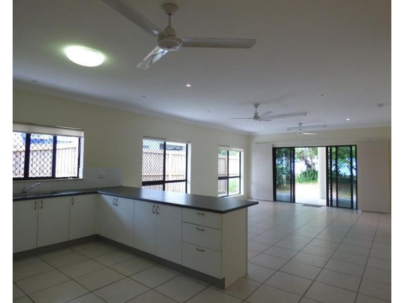 4 Poinsettia Street, Holloways Beach QLD 4878