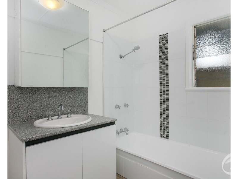 1/235 Aumuller Street, Westcourt QLD 4870