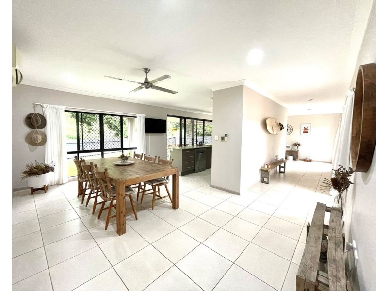 11 Stringer Close, Redlynch QLD 4870