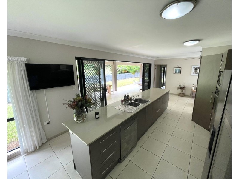 11 Stringer Close, Redlynch QLD 4870