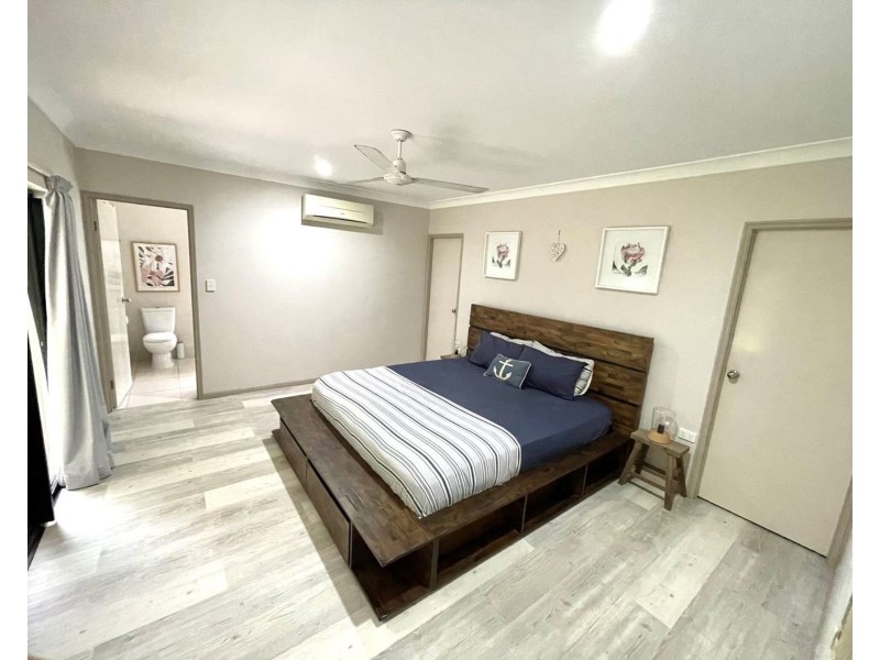 11 Stringer Close, Redlynch QLD 4870
