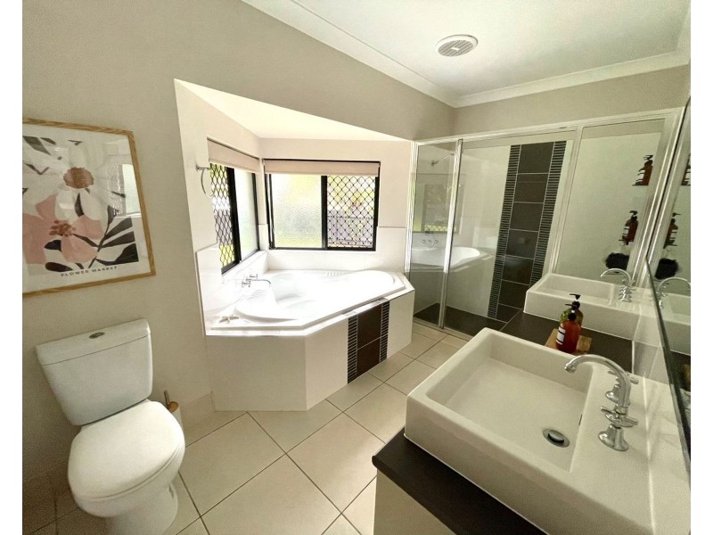 11 Stringer Close, Redlynch QLD 4870