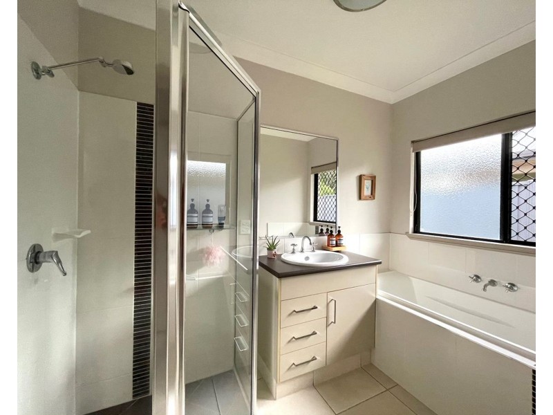 11 Stringer Close, Redlynch QLD 4870