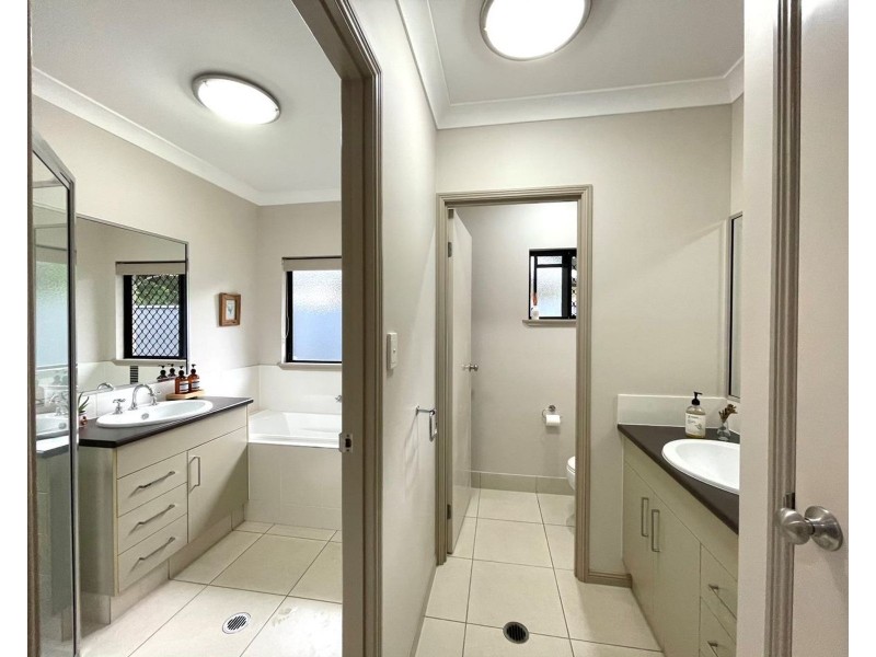 11 Stringer Close, Redlynch QLD 4870