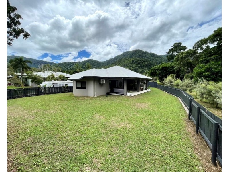 11 Stringer Close, Redlynch QLD 4870