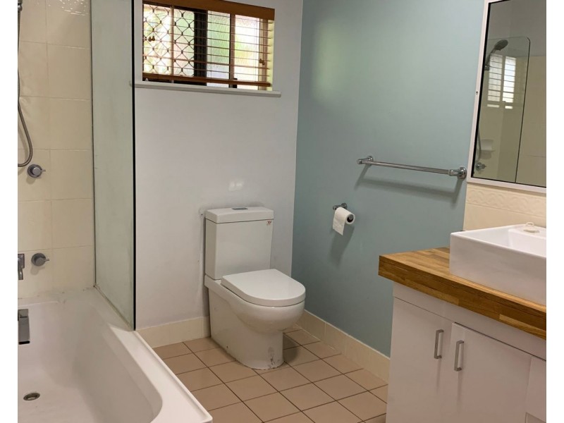 2/7 Macilwraith Street, Manoora QLD 4870