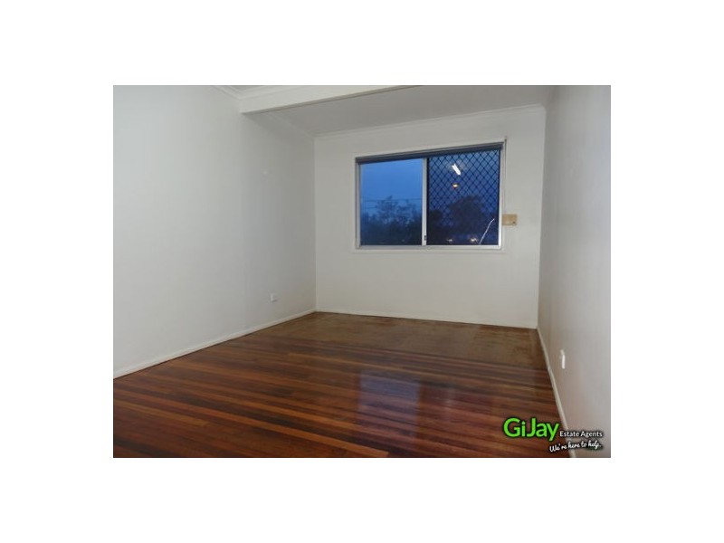 32 Waratah Drive, Crestmead QLD 4132