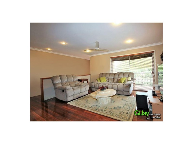 4 Jilloong St, Mansfield QLD 4122