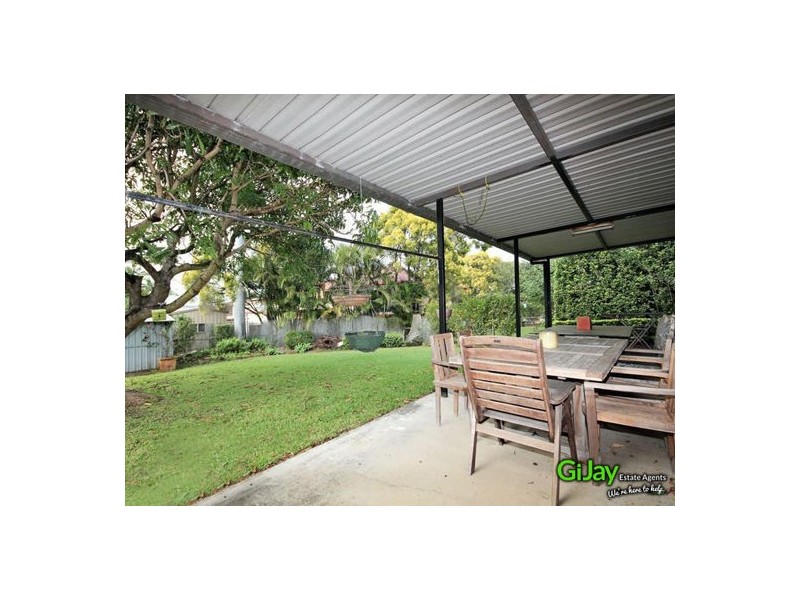 4 Jilloong St, Mansfield QLD 4122