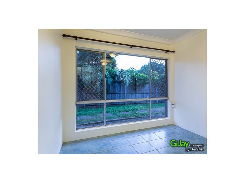 4 Kidd St,, Robertson QLD 4109