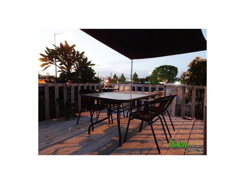 221 Juliette St, Greenslopes QLD 4120