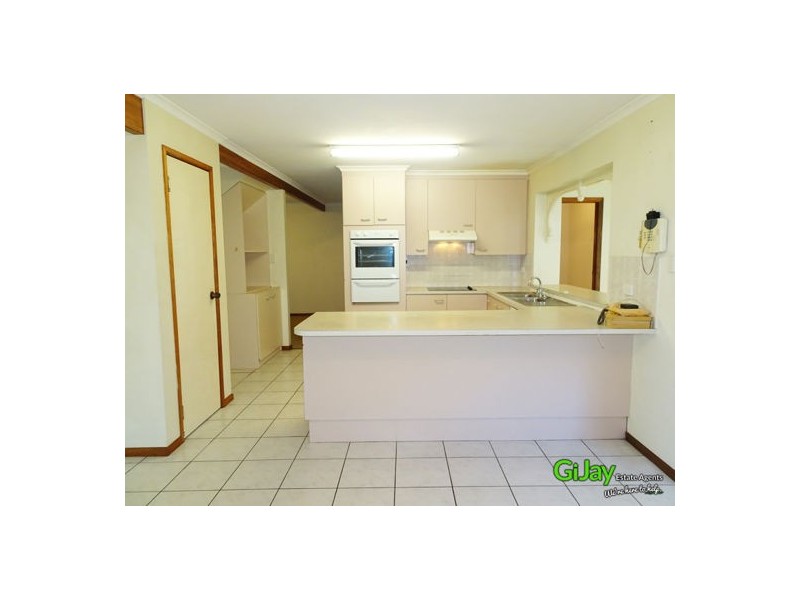 33 Farnworth St, Chapel Hill QLD 4069