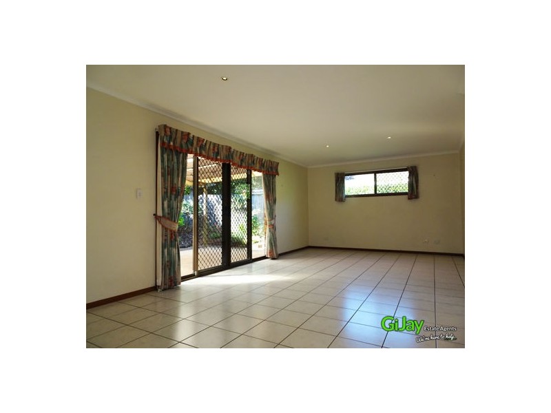 33 Farnworth St, Chapel Hill QLD 4069