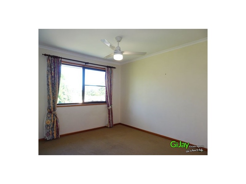 33 Farnworth St, Chapel Hill QLD 4069