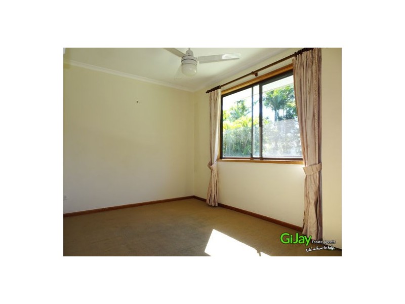 33 Farnworth St, Chapel Hill QLD 4069