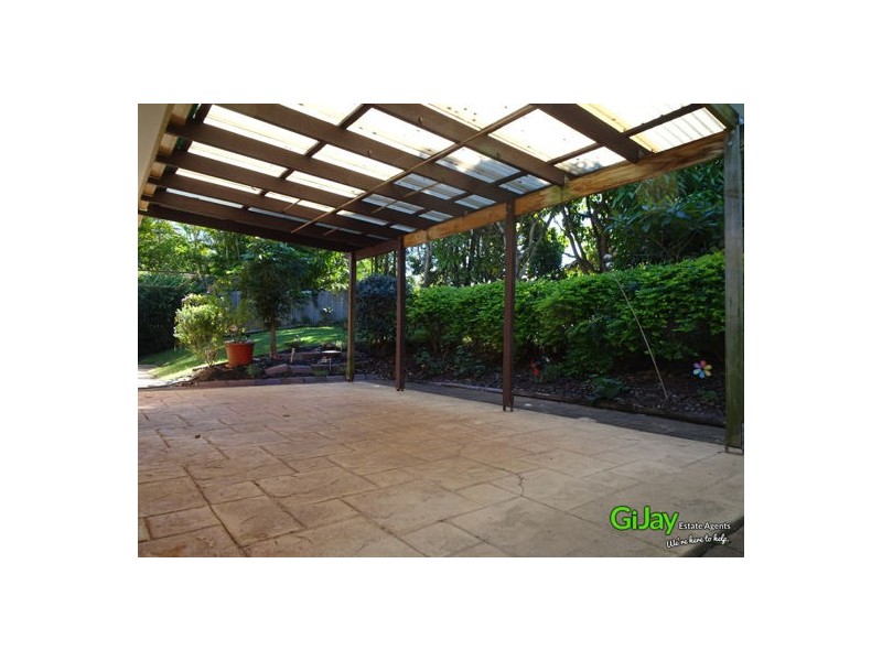 33 Farnworth St, Chapel Hill QLD 4069