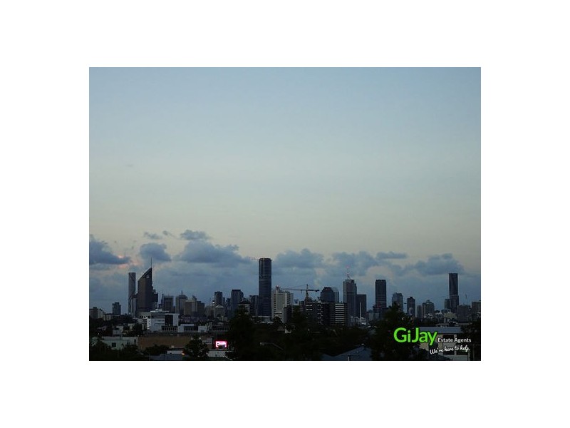 221 Juliette St, Greenslopes QLD 4120