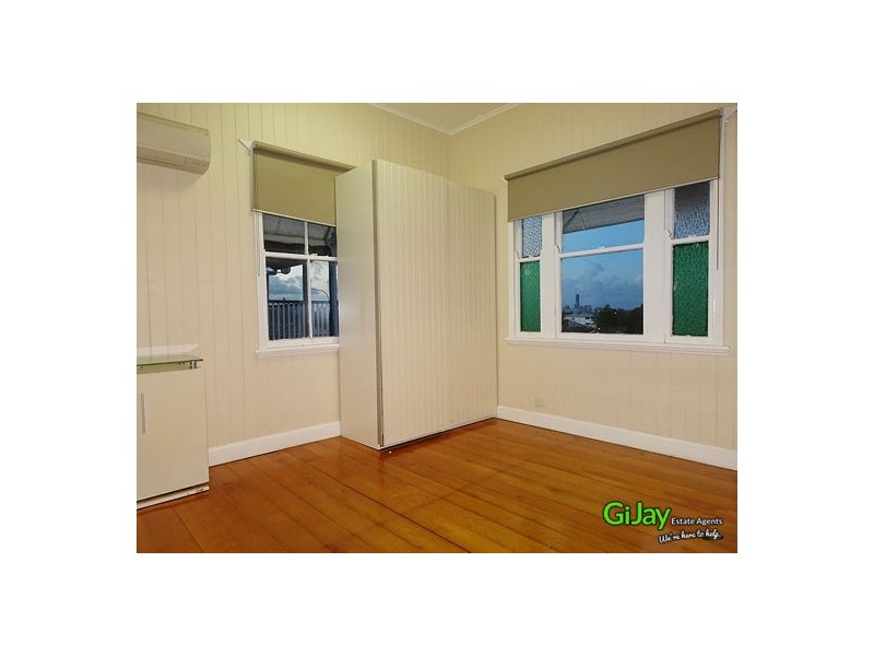 221 Juliette St, Greenslopes QLD 4120