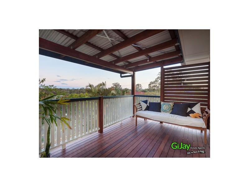 7 Cresthaven Dr, Mansfield QLD 4122