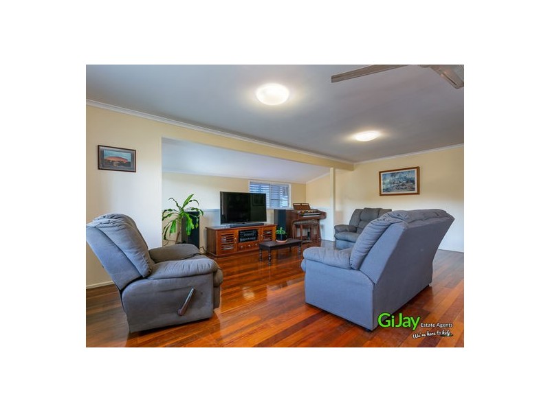 57 Dobbs St, Holland Park West QLD 4121