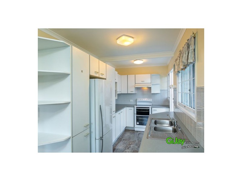 57 Dobbs St, Holland Park West QLD 4121