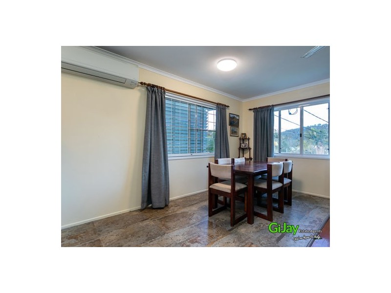 57 Dobbs St, Holland Park West QLD 4121