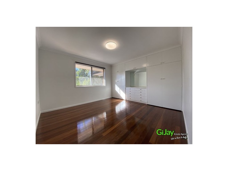 10 Blackwattle St, Macgregor QLD 4109