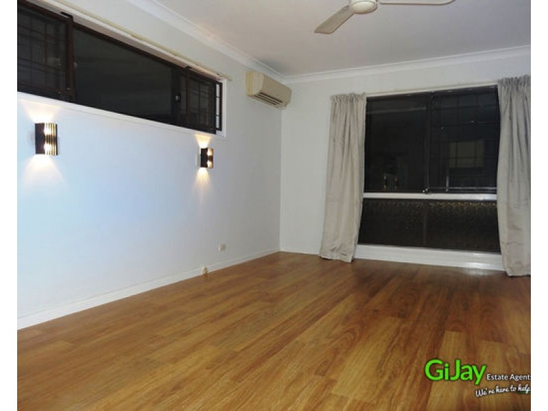 10 Chicago St, Robertson QLD 4109