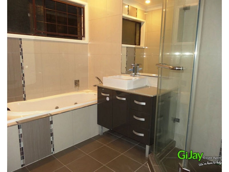 10 Chicago St, Robertson QLD 4109