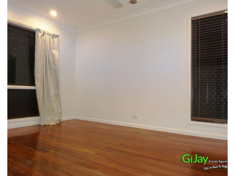 10 Chicago St, Robertson QLD 4109