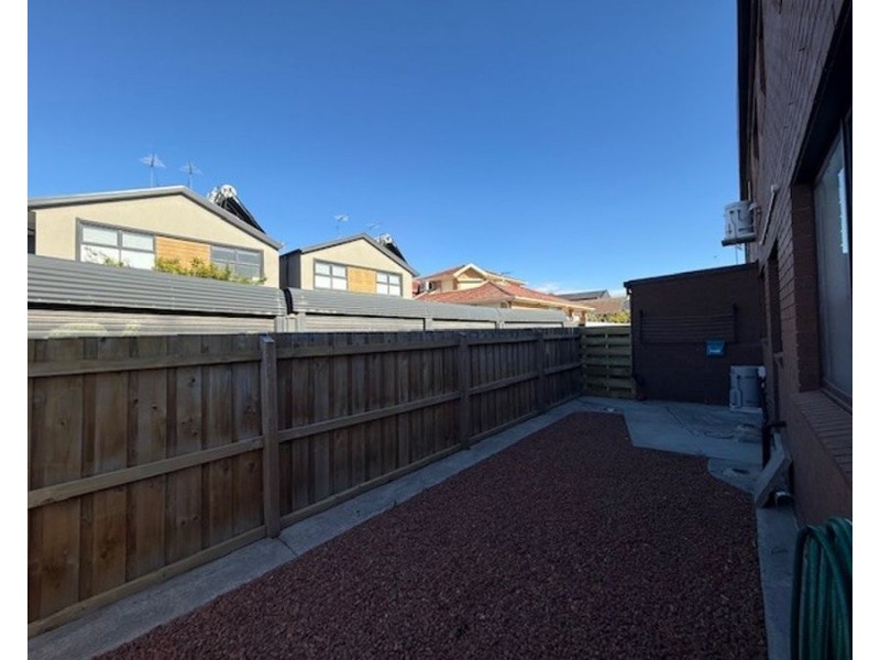 1/17 Saunders Street, Coburg VIC 3058